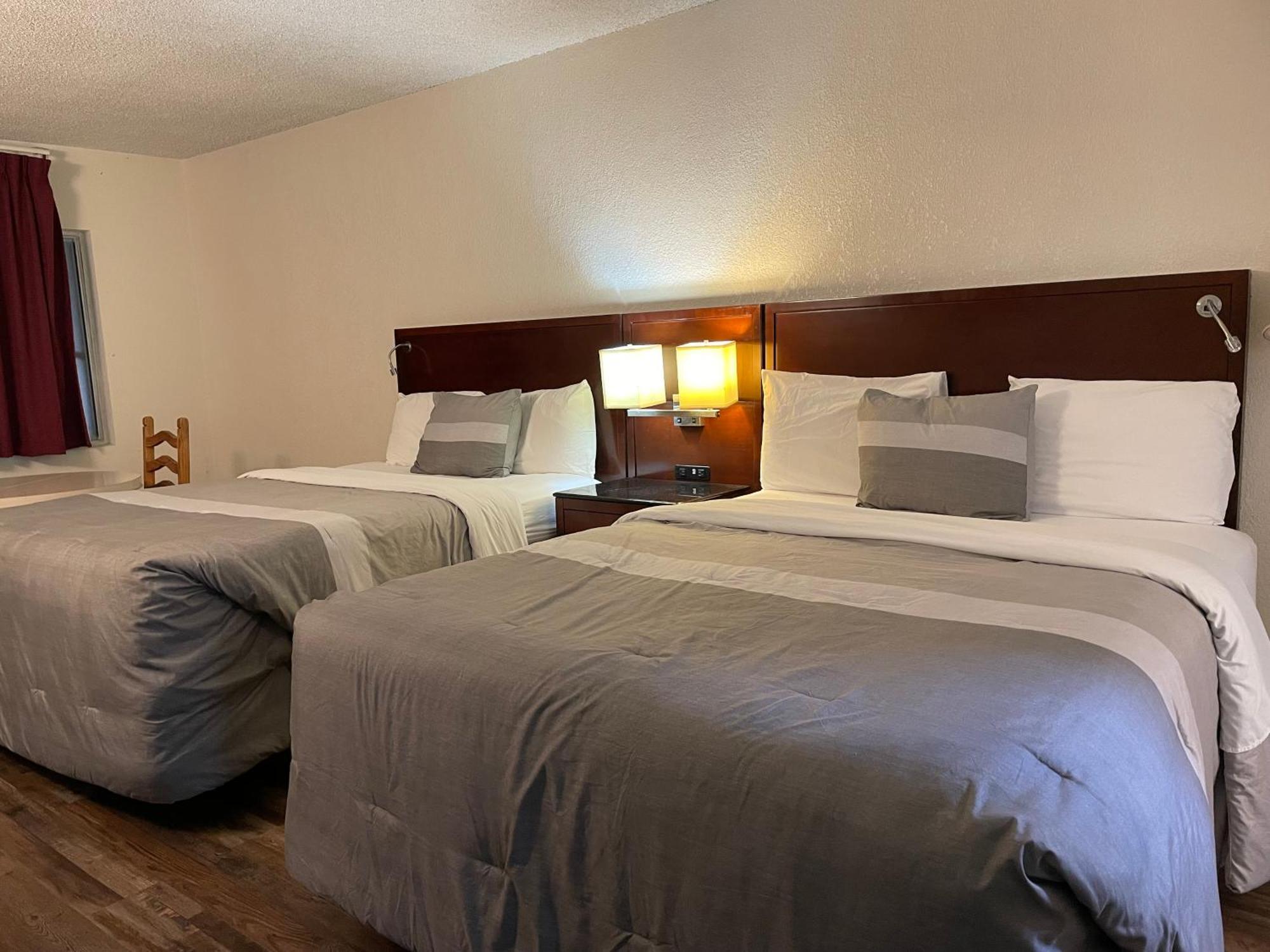 Motel Travelers Beach
