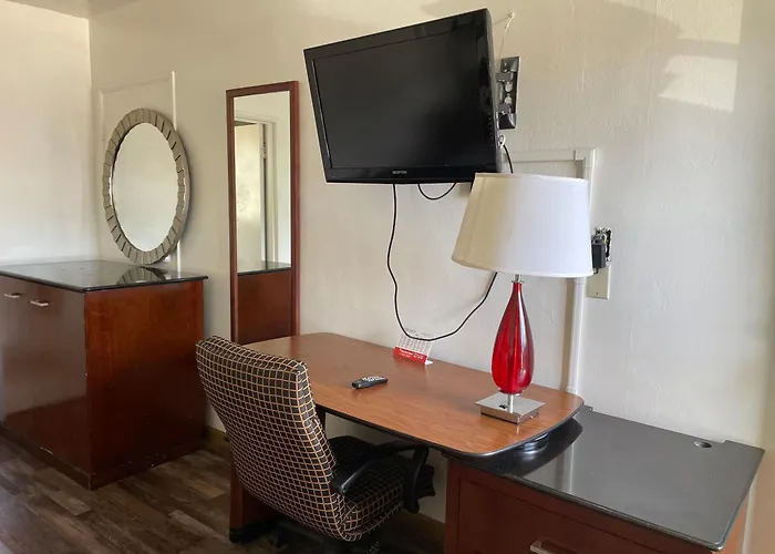 Travelers Beach Inn