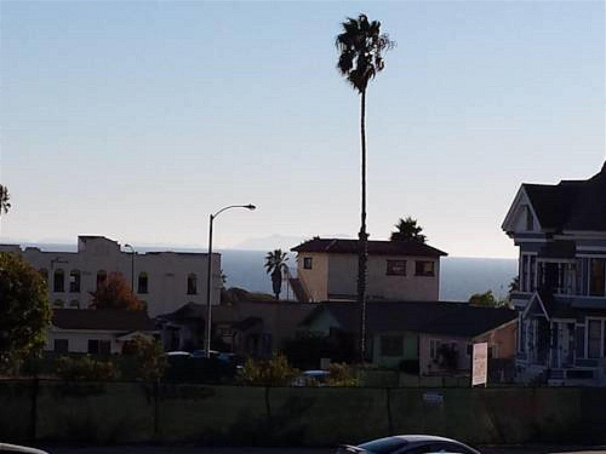 Travelers Motel *